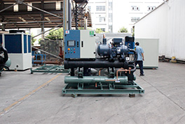 1000㎡的阛阓，冷水机选择满液式照旧喷淋式