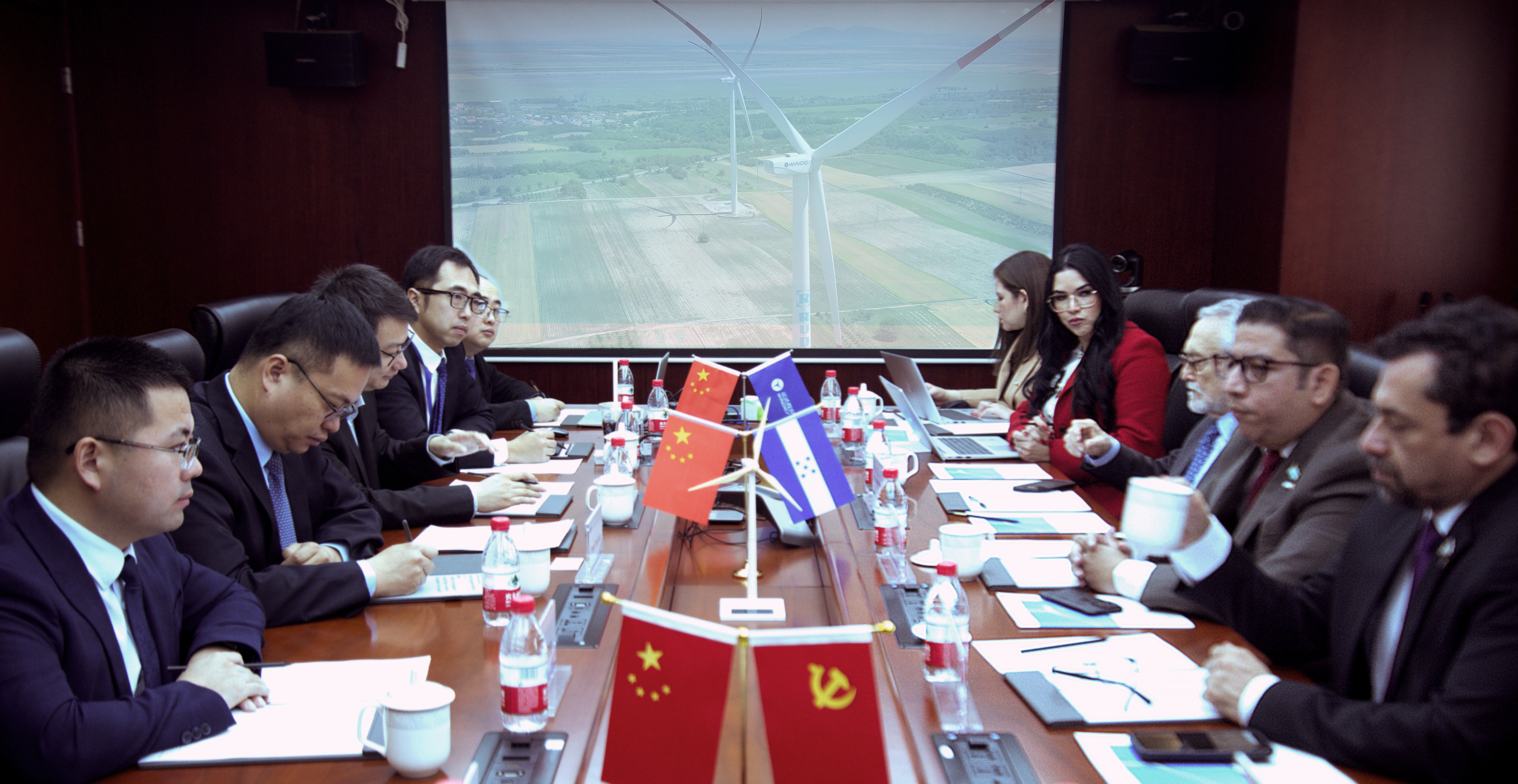 洪都拉斯能源部部长及驻华大使一行到大奖国际18dj18股份调查